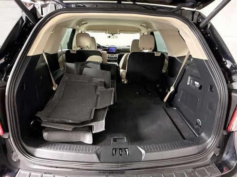 Used 2024 Ford Explorer XLT w/ Equipment Group 202A RWD image 35