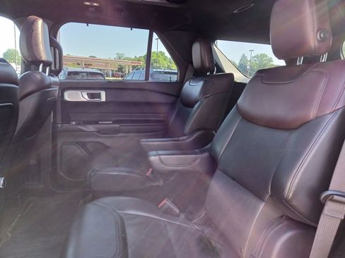 Used 2020 Ford Explorer Platinum w/ Premium Technology Package AWD/4WD image 9