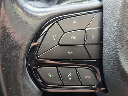 Used 2020 Chrysler Pacifica Touring-L Plus w/ Advanced Safetytec Group FWD image 26