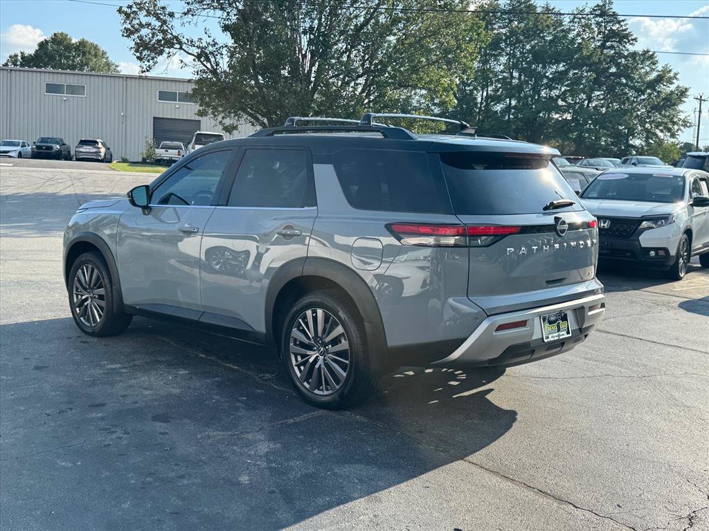 Certified 2024 Nissan Pathfinder SL w/ SL Premium Package FWD image 5