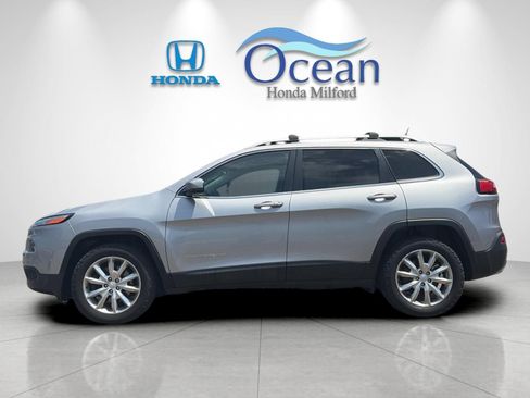 Used 2017 Jeep Cherokee Limited AWD/4WD image 6