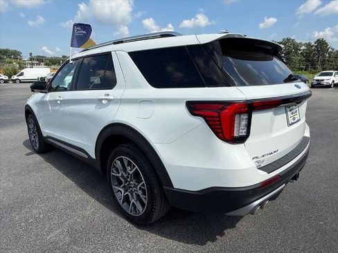 Certified 2025 Ford Explorer Platinum w/ Ultimate Package AWD/4WD image 5