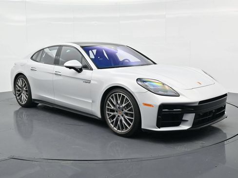 Certified 2025 Porsche Panamera 4 E-Hybrid AWD/4WD image 9