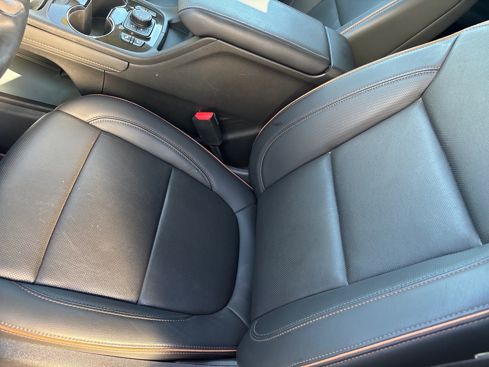 Certified 2023 GMC Acadia AT4 w/ Technology Package AWD/4WD image 5