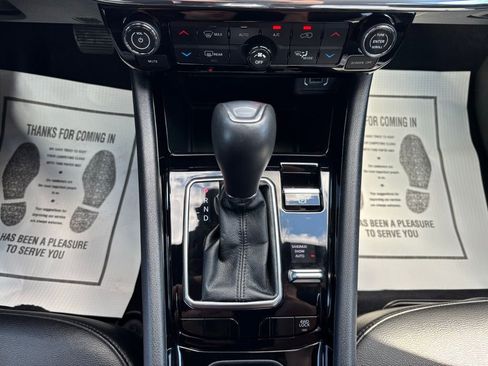 Used 2024 Jeep Compass Limited image 17