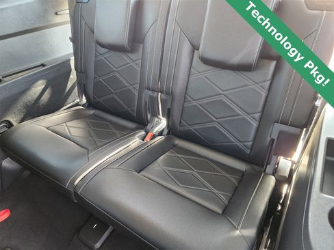 Used 2025 Volkswagen Atlas SE image 30