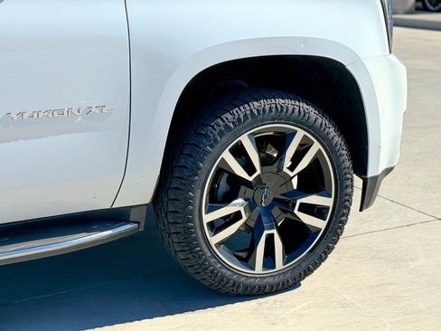 Used 2017 GMC Yukon XL SLT w/ Open Road Package image 6