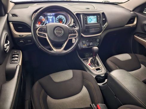 Used 2017 Jeep Cherokee Sport FWD image 6