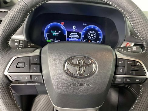 Used 2025 Toyota Sienna XSE image 19