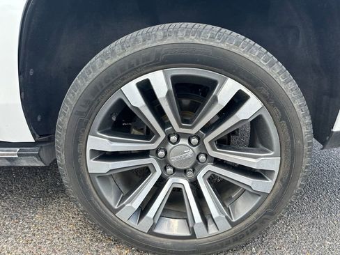 Used 2018 GMC Yukon Denali w/ Denali Ultimate Package AWD/4WD image 12