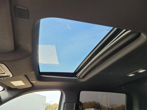 Used 2022 Chevrolet Silverado 1500 High Country w/ High Country Premium Package image 26