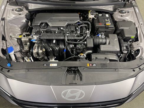 New 2026 Hyundai Elantra Limited FWD image 9