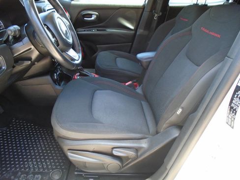 Used 2016 Jeep Renegade Trailhawk AWD/4WD image 9