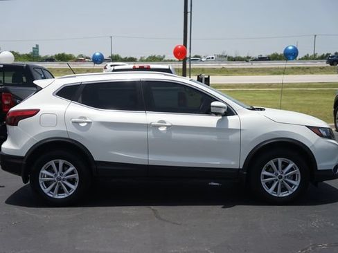 Used 2019 Nissan Rogue Sport SV w/ Technology Package FWD image 5