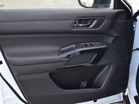 New 2026 Nissan Pathfinder SV image 18