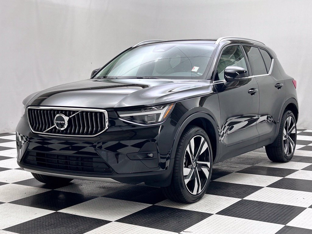 Used 2025 Volvo XC40 B5 Ultra AWD/4WD image 4