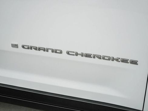 Used 2023 Jeep Grand Cherokee L Limited w/ Luxury Tech Group II AWD/4WD image 10