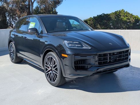 New 2025 Porsche Cayenne Turbo image 7