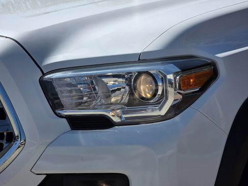 Used 2017 Toyota Tacoma TRD Off-Road w/ Tow Package image 8