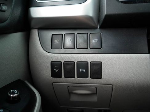 Used 2019 Toyota Highlander Limited FWD image 32