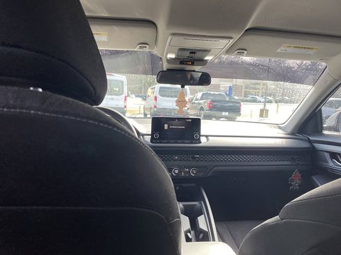 Used 2023 Honda Accord LX image 10