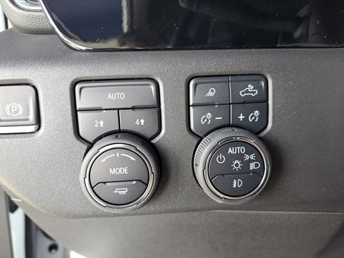 Certified 2025 Chevrolet Silverado 1500 LTZ w/ LTZ Convenience Package II image 34