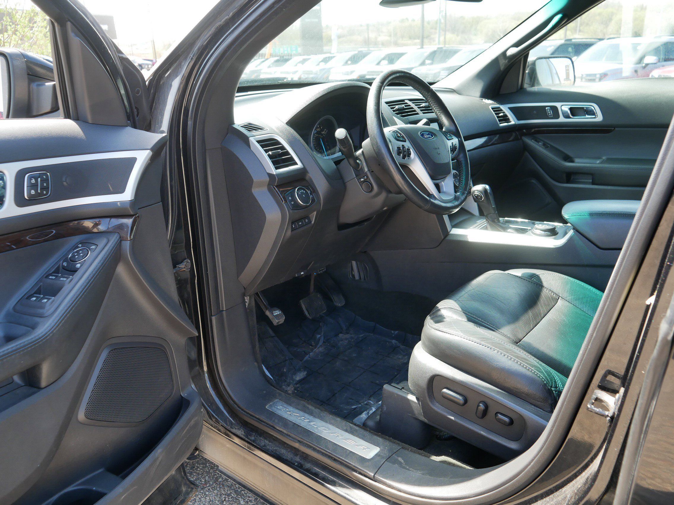 Used 2014 Ford Explorer Limited w/ Equipment Group 302A AWD/4WD image 11