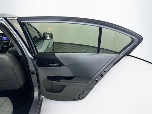 Used 2017 Honda Accord LX image 28