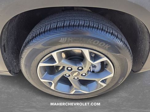 Used 2025 Chevrolet Trax LT w/ Driver Confidence Package image 9