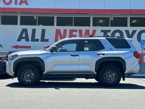 New 2026 Toyota 4Runner SR5 RWD image 2