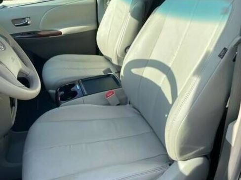 Used 2011 Toyota Sienna XLE FWD image 10
