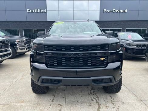 Used 2020 Chevrolet Silverado 1500 Custom w/ Custom Value Package AWD/4WD image 2