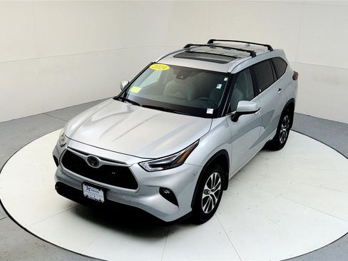Certified 2024 Toyota Highlander XLE image 14