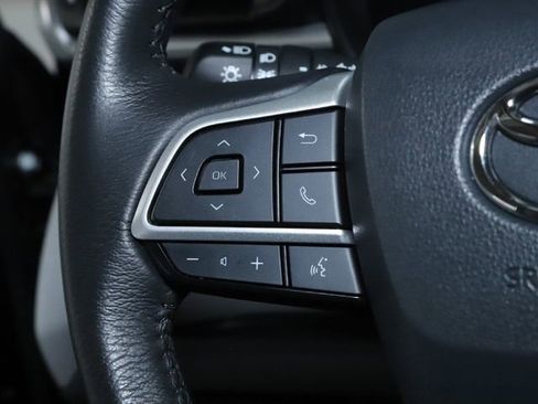 Used 2024 Toyota Sienna XLE image 33