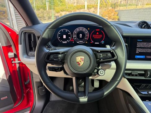 Certified 2025 Porsche Cayenne Coupe image 15