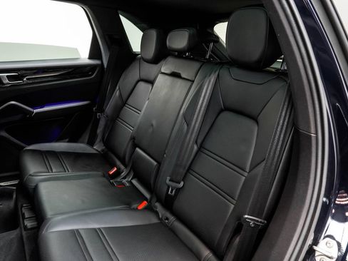 Used 2021 Porsche Cayenne AWD/4WD image 17