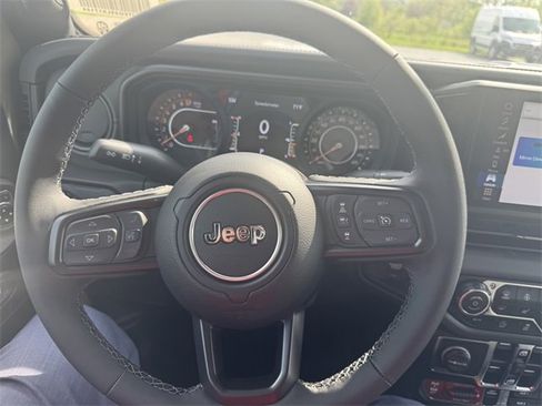 New 2025 Jeep Gladiator Mojave image 36