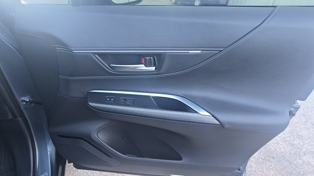 Used 2024 Toyota Venza XLE AWD/4WD image 17