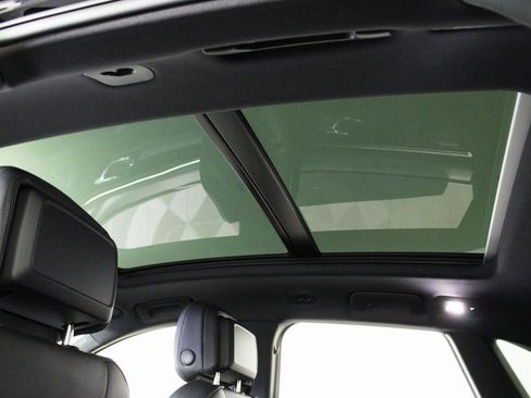 Certified 2026 Porsche Macan AWD/4WD image 19