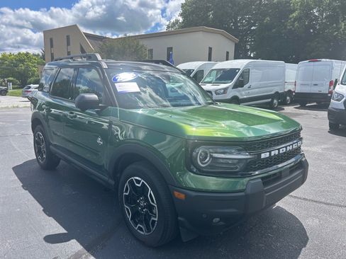 Certified 2025 Ford Bronco Sport Outer Banks w/ Outer Banks Tech Package+ AWD/4WD image 3