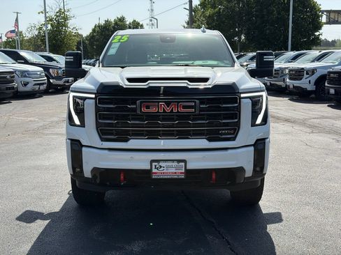 Used 2025 GMC Sierra 2500 AT4 AWD/4WD image 2