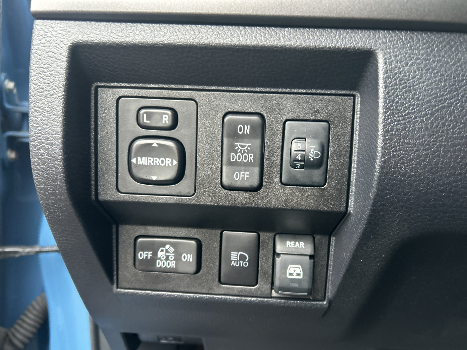 Used 2019 Toyota Tundra SR5 w/ TRD Off Road Package AWD/4WD image 15