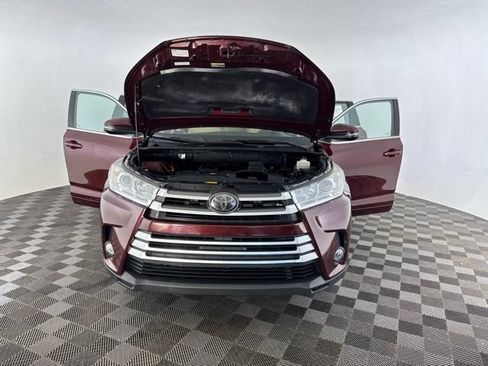 Used 2018 Toyota Highlander XLE AWD/4WD image 11