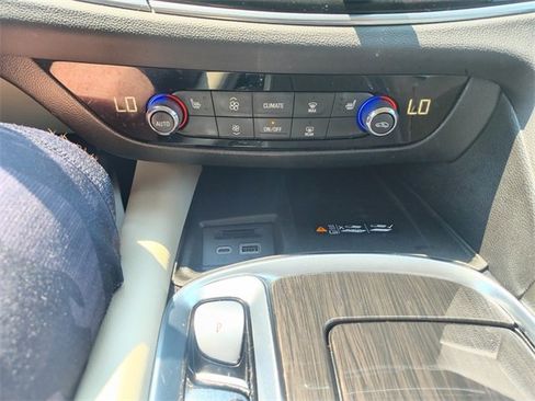 Used 2022 Buick Enclave Essence w/ Sport Touring Edition image 29