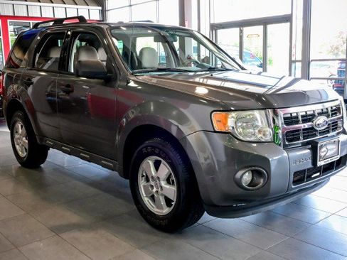 Used 2010 Ford Escape XLT AWD/4WD image 3