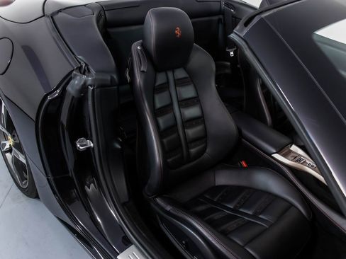 Used 2014 Ferrari California image 53
