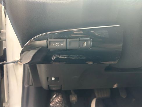 Used 2016 Toyota Prius Two image 11