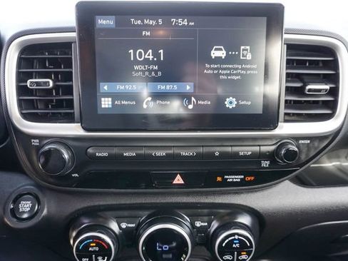 Used 2025 Hyundai Venue SEL FWD image 17