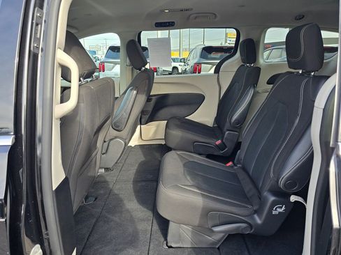 Used 2023 Chrysler Voyager LX FWD image 15