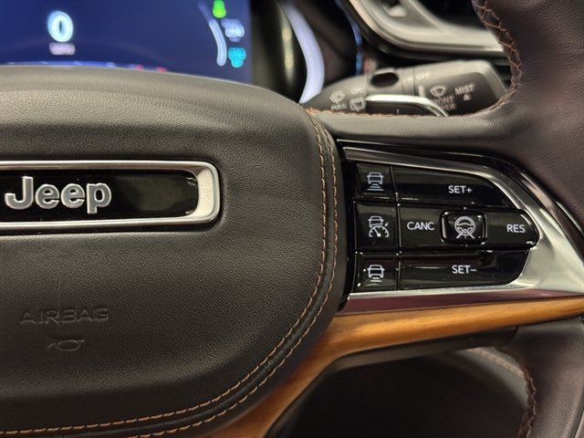 Used 2023 Jeep Grand Cherokee Summit AWD/4WD image 31